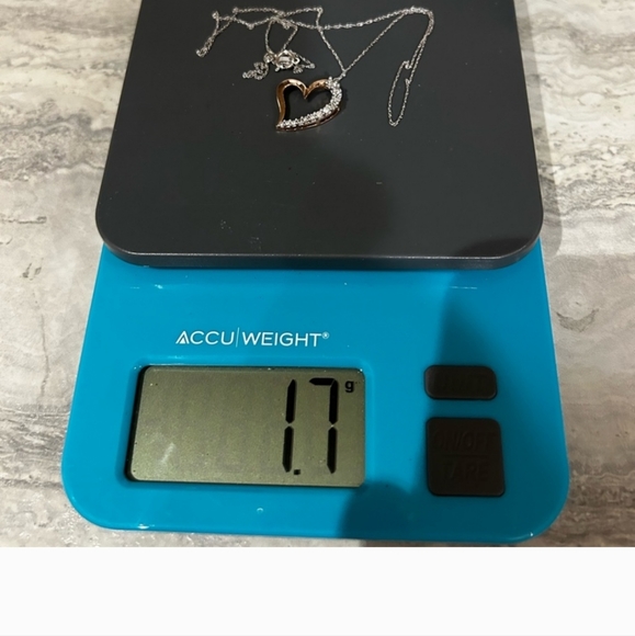 $150 EMT ๐โค๏ธpendant .25CT 10K Rose gold โค๏ธ and rose gold chain. Stamped 585 - Picture 9 of 15